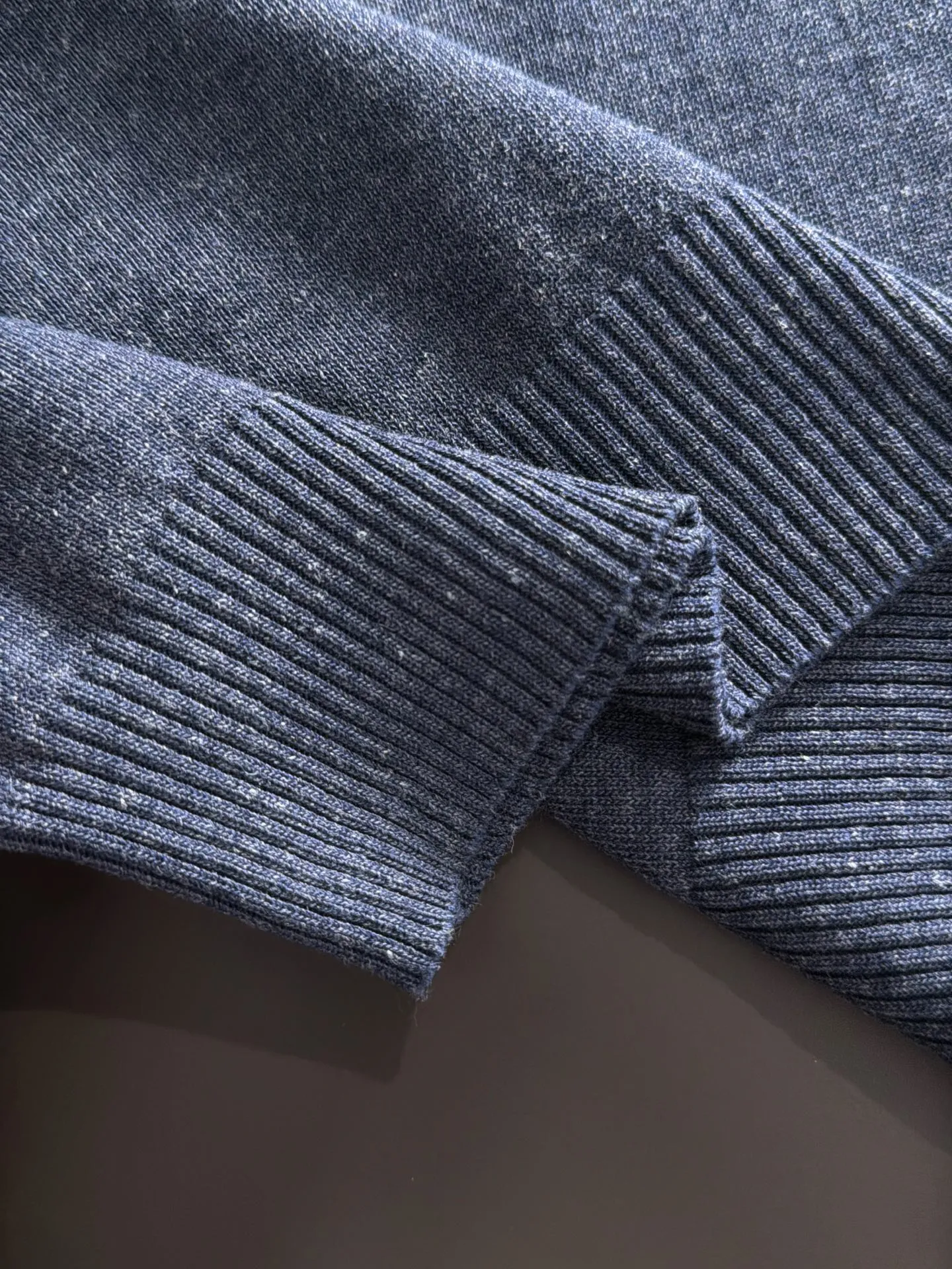 Next day shipment LP high quality Loro Piana 26ss New Arrival men's short-sleeved T-shirt Made of combed cotton yarn knitted cotton fabric, no pressure when entering and exiting the counter Exclusive control of raw materials It feels substantial when weighed, and the upper body is more textured than ordinary T-shirts. This texture can cope with the weather easily and is suitable for both hot and cold! Loose fit design, looks noble. The only correct version is available Size: M to XXXL
